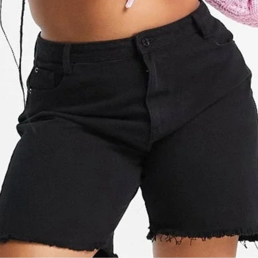 NWT Missguided Plus Distressed Longlone Denim Short Black Womens Plus Size US 18